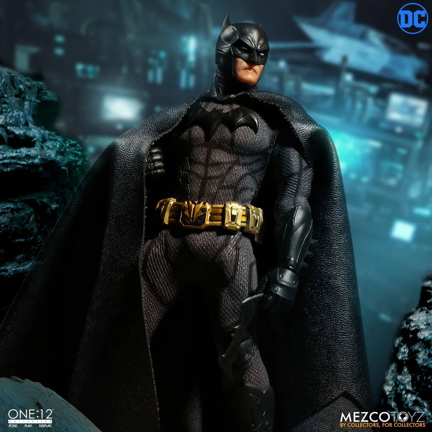 Mezco One:12 Batman Sovereign Knight Cute Collectible