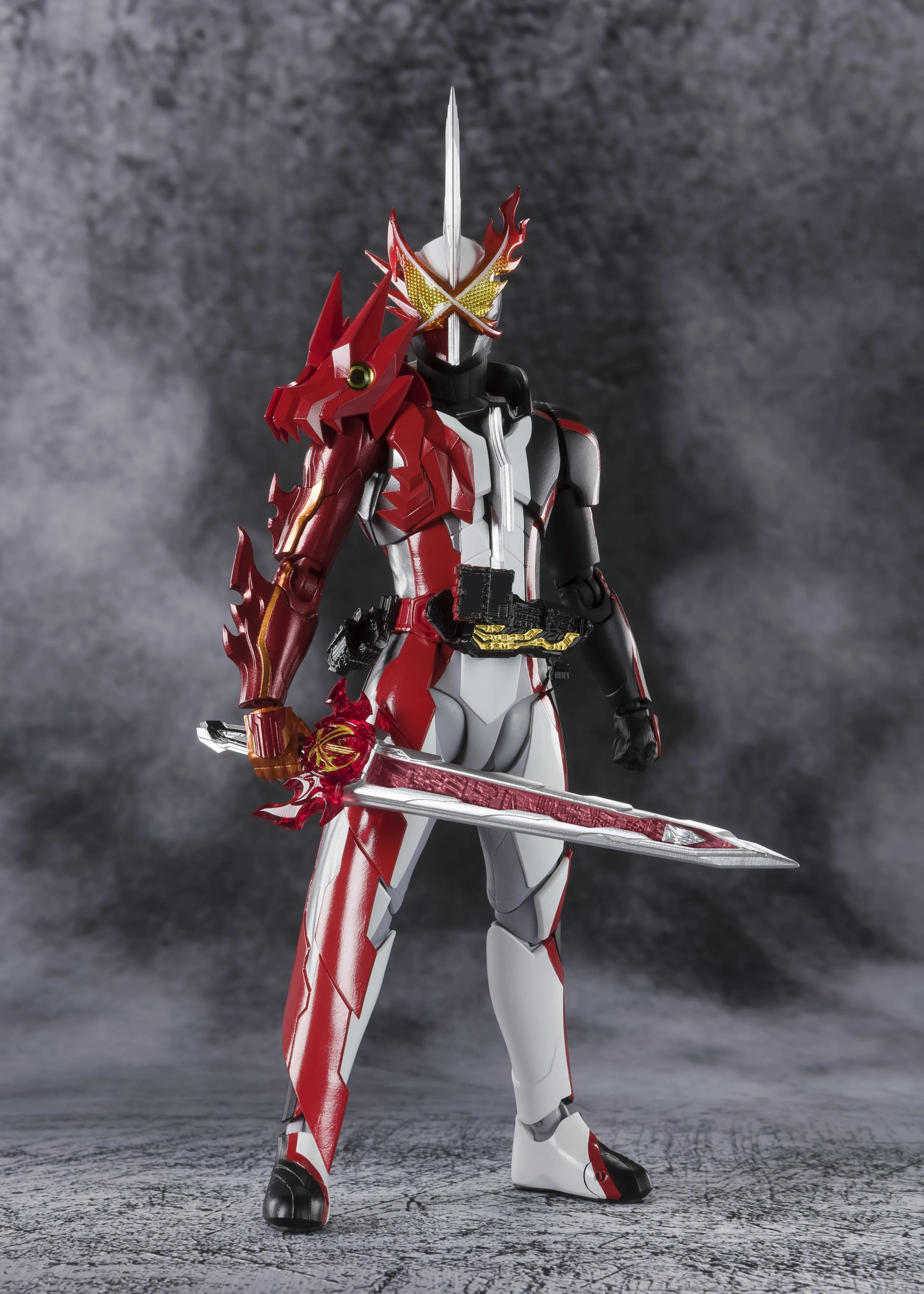 S.H.FIGUARTS KAMEN RIDER SABER BRAVE DRAGON Unisex Design