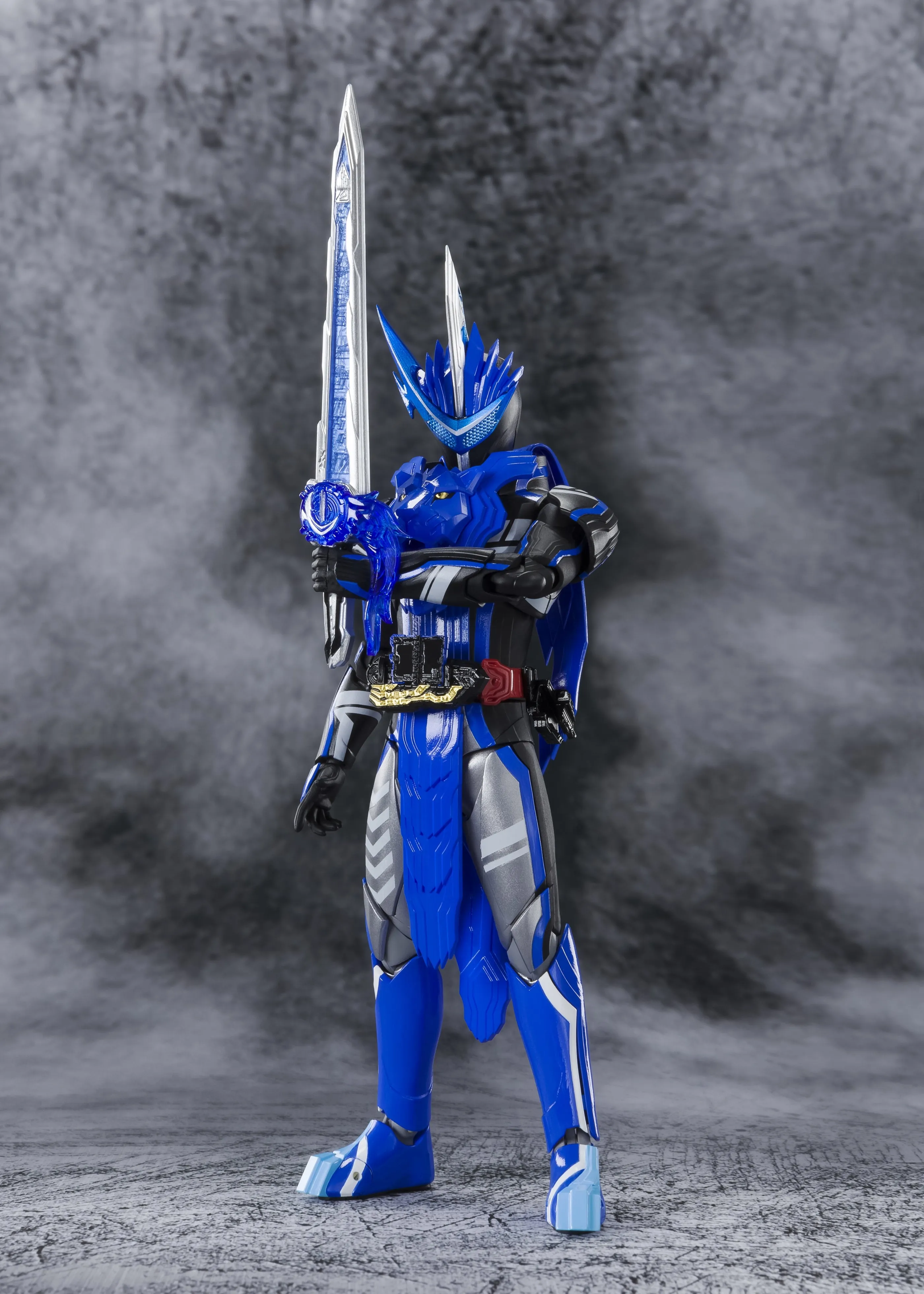 S.H.FIGUARTS KAMEN RIDER SABER BLADES LION SENSKI Character Figure